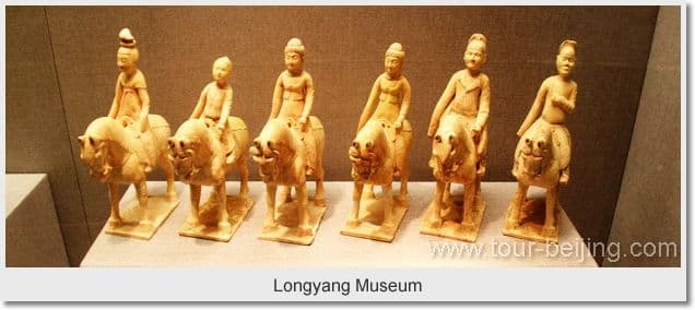 Day 01 - Beijing Luoyang by High-speed train train 2