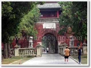 Day 03 - Qufu - Beijing by high speed train ( B L ) 2