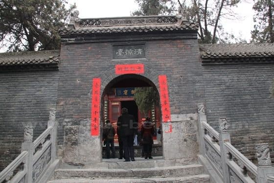 How to visit White Horse Temple (Tips, Photos & Map)