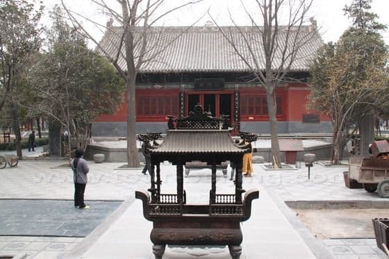 How to visit White Horse Temple (Tips, Photos & Map)