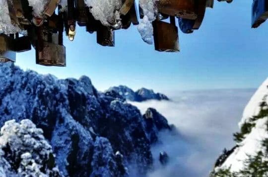 Day 02 - Cable car up to Mount Huangshan (B L D) 4