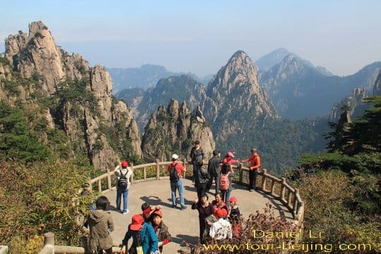 Day 02 - Cable car up to Mount Huangshan (B L D)