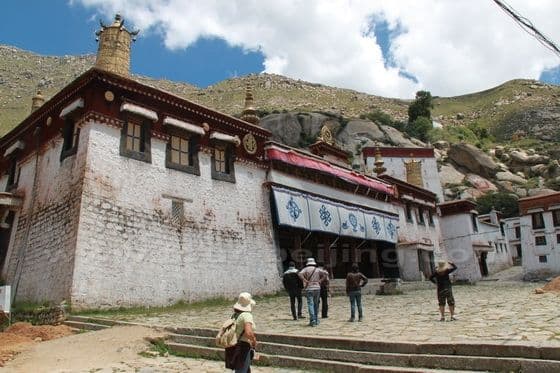 Beijing ( Train ) Lhasa Shanghai 10 Day Tour