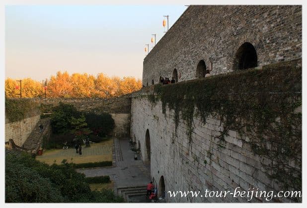 How to Visit Zhonghua Gate Nanjing (Tips, Photos & Maps)