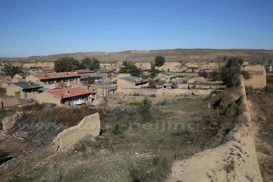 Standing on the top of South Gate and looking in the east direction.