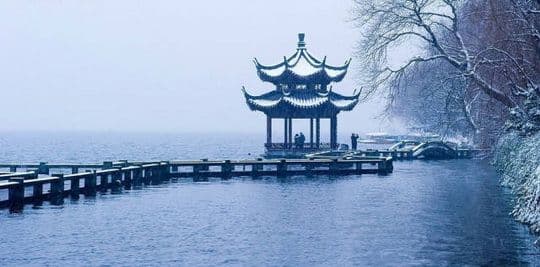 Snow scene at Changqiao Park along West Lake