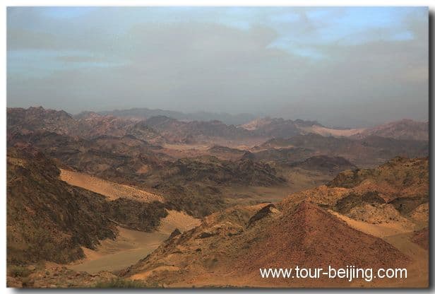 Badain Jaran Desert (Tips, Photos & Map)