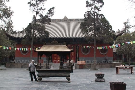 How to visit White Horse Temple (Tips, Photos & Map)