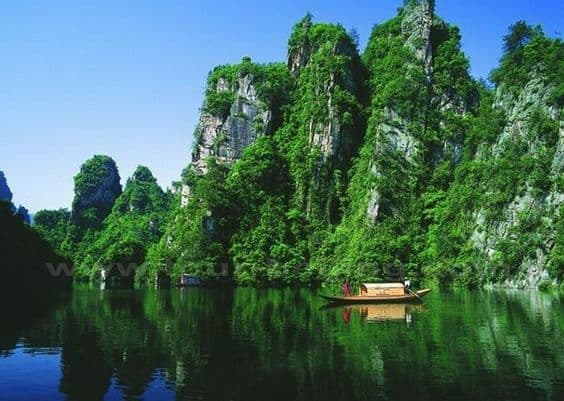 When is the best time to visit Zhangjiajie?