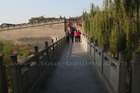 A bridge connects Gaojia and Red Gate Castle