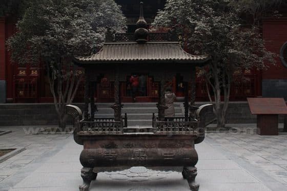 How to visit White Horse Temple (Tips, Photos & Map)
