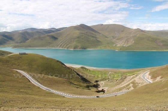Lhasa Yamdrok Lake Road Trip (Tips, Photos & Maps)