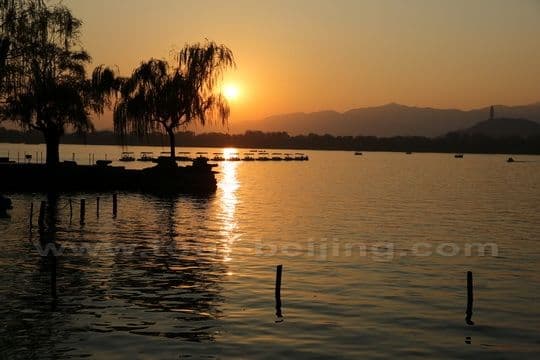 Sunset over Summer Palace (Tips & Photos)