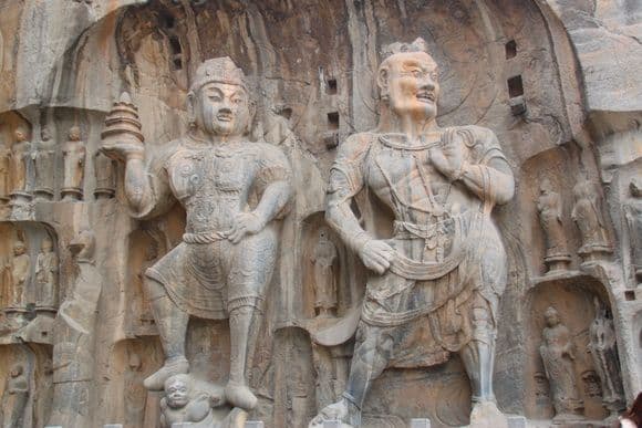 How to Visit Longmen Grottoes (Travel Tips, Photos and Maps)