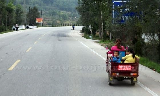 A scenic bus ride from the train station to Maijishan Grottos