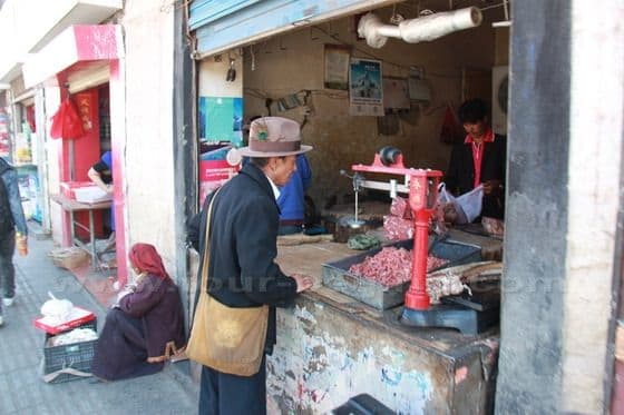 Beijing Road in Lhasa (Tips, Photos & Map)