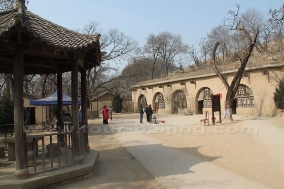 Chairman Mao (Mao Zedong) stayed in the Yaodong courtyard in Yan'an.
