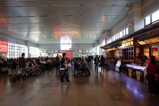Each waiting room is marble-stone paved with air-conditioning and ventilation system