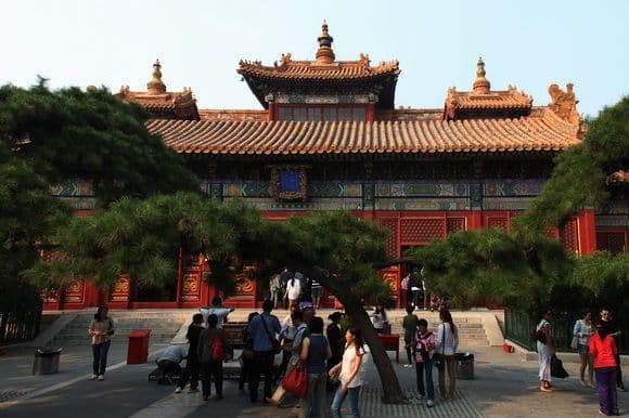 How to Visit Lama Temple (Tips, Photos & Map)