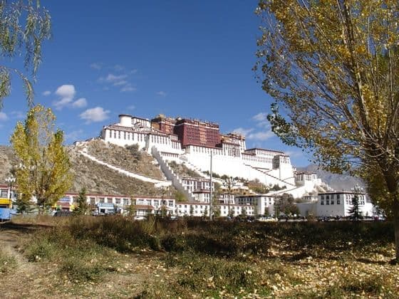 Best Time to Visit Lhasa (Tips, Photos & Map)