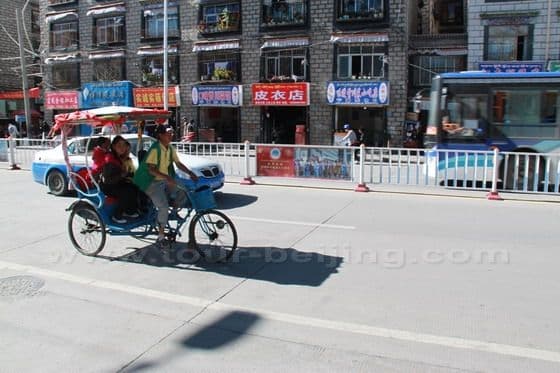 Beijing Road in Lhasa (Tips, Photos & Map)