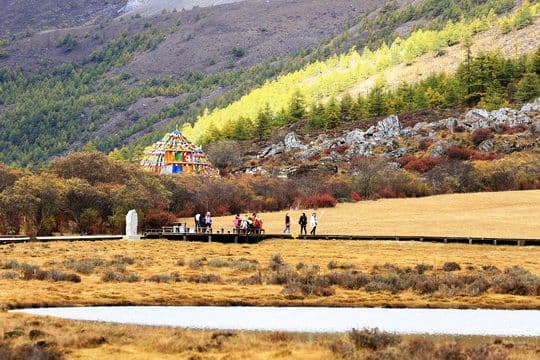 Best Places to See Autumn Leaves in Sichuan (Tips & Photos)