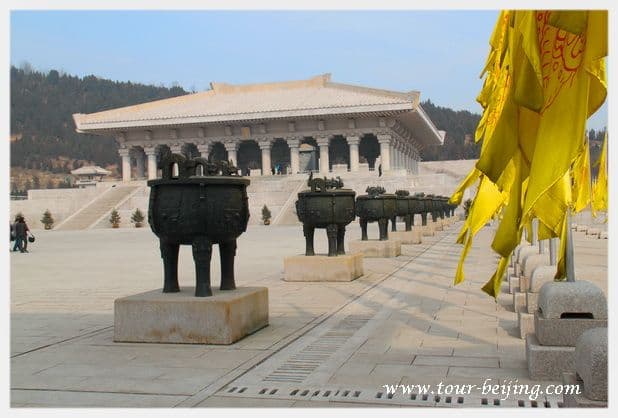 How to Visit Huangdi Mausoleum (Tips, Photos & Map)