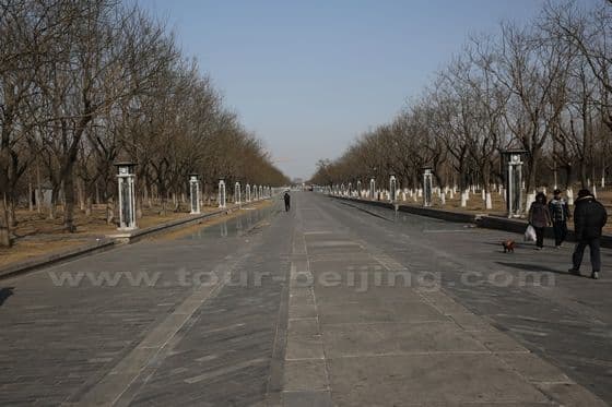 North of Yongdingmen Gate is a 1000 meters long park flanked by two most prominent old buildings