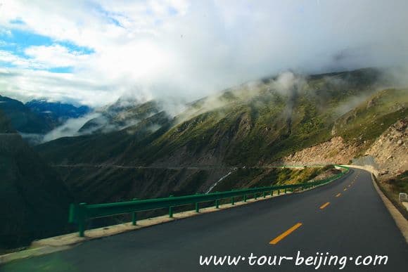 Zhangmu Port & Zhangmu Town (Tips, Photos & Maps)
