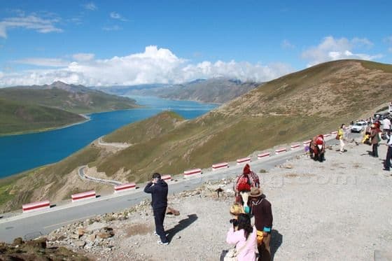 Lhasa Yamdrok Lake Road Trip (Tips, Photos & Maps)