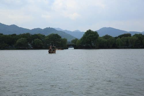The 6th bridge is known as Kuahong Bridge 跨虹桥