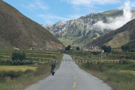 Tips for Visiting Drak Yerpa (Tips, Photos & Map)