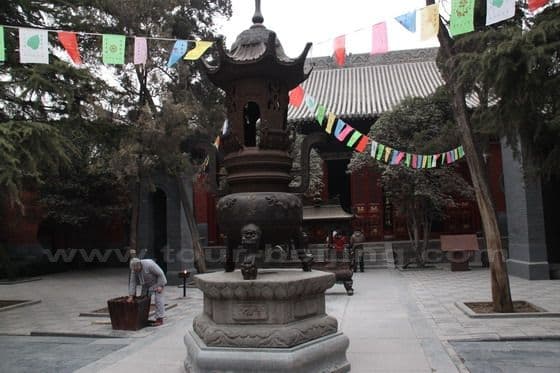 How to visit White Horse Temple (Tips, Photos & Map)