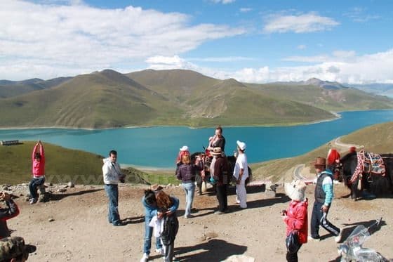 Lhasa Yamdrok Lake Road Trip (Tips, Photos & Maps)