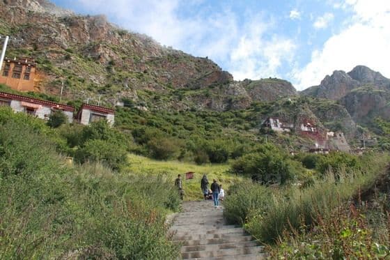 Tips for Visiting Drak Yerpa (Tips, Photos & Map)