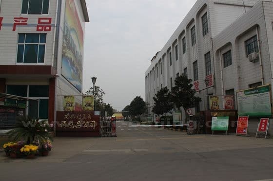 We pass by Nanjiecun's Favoring Factory.