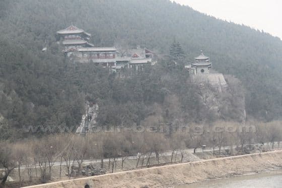 How to Visit Longmen Grottoes (Travel Tips, Photos and Maps)