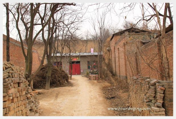 Yaodong Cave Dwellings in Xi'an (Tips, Photos & Map)