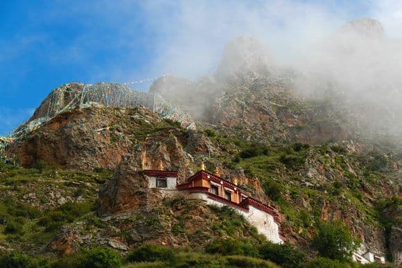 Tips for Visiting Drak Yerpa (Tips, Photos & Map)