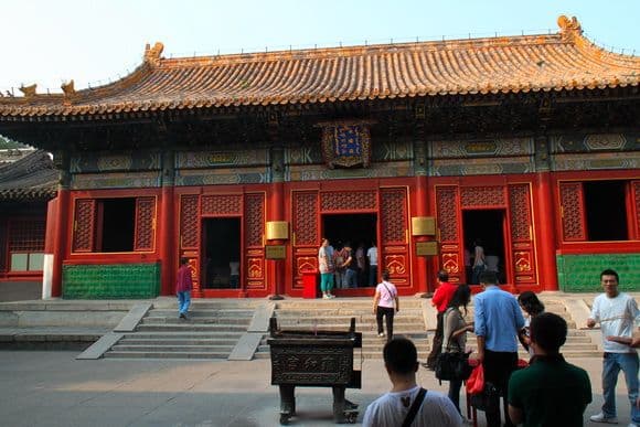 How to Visit Lama Temple (Tips, Photos & Map)