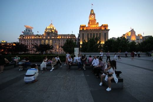How to Visit the Bund in Shanghai (Tips, Photos & Map)