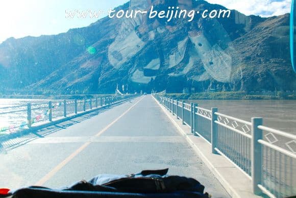 Qushui Bridge in Qushui County, Tibet (Tips, Photos & Map)