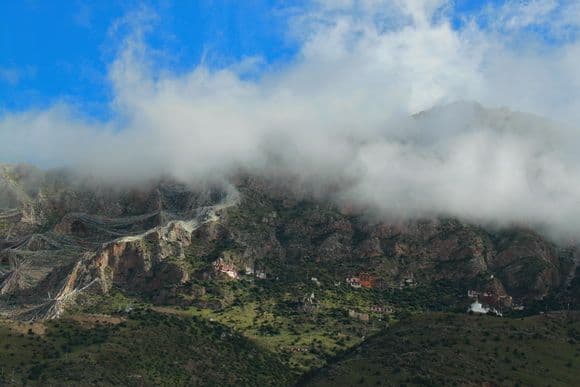 Tips for Visiting Drak Yerpa (Tips, Photos & Map)