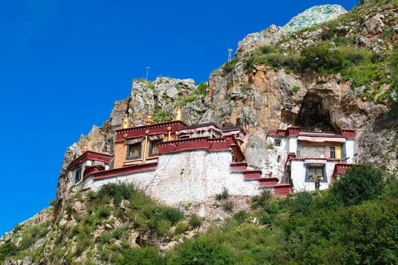 Tips for Visiting Drak Yerpa (Tips, Photos & Map)
