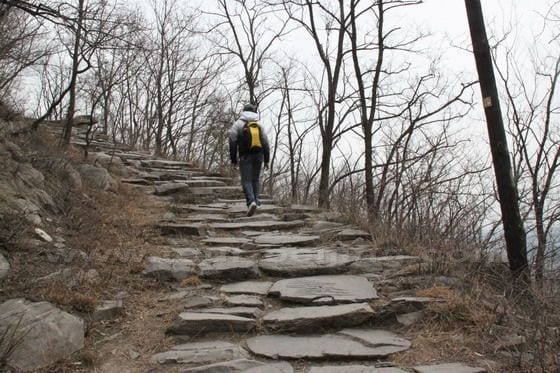Hike Miaofeng Mountain Pilgrimage Path Beijing