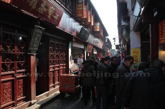 The South Street offer many local flavor eateries.